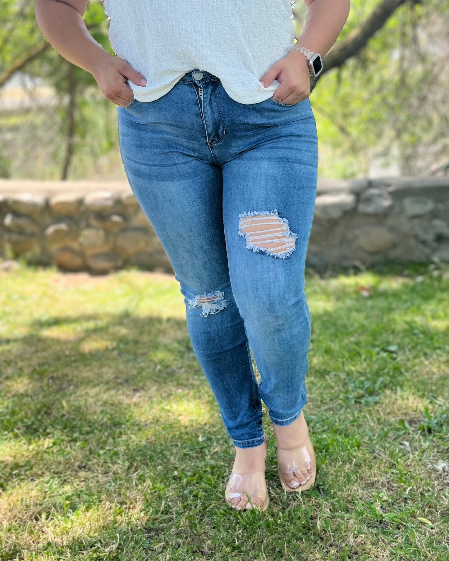 Women's Distressed Skinny Jeans
